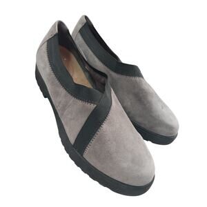 NWOT-FLAW! CLARKS! DOVE GRAY GENUINE SUEDE LEATHER, BLACK ELASTIC FLATS! SZ 8M